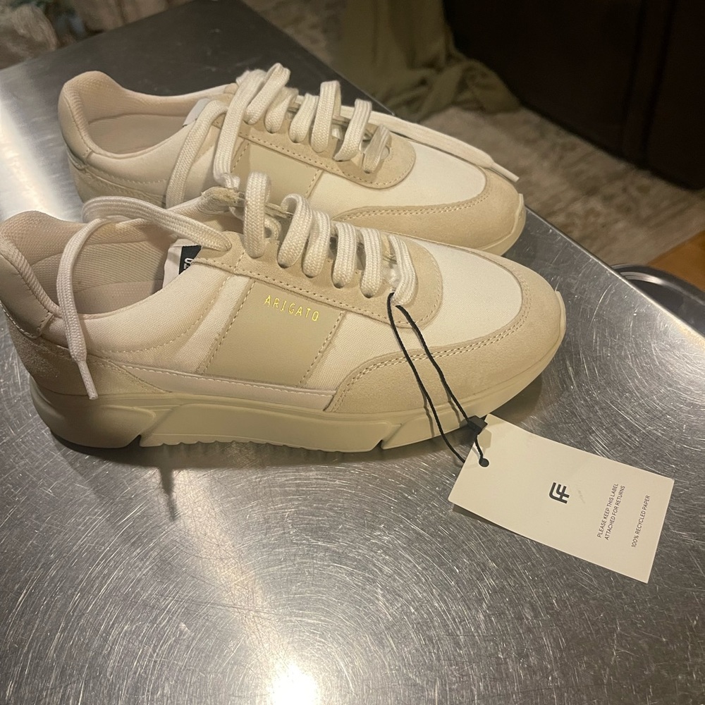 Axel Arigato sneaker